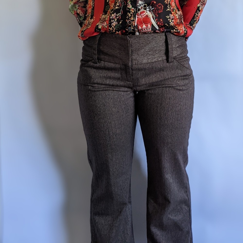 iZ Byer California: flared leg, mid-rise pants, sz 7. Brown twill work pants